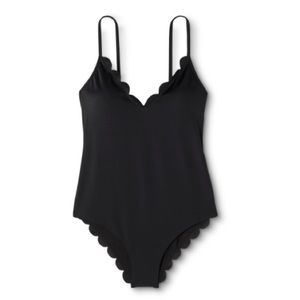 Black scallop swim suit